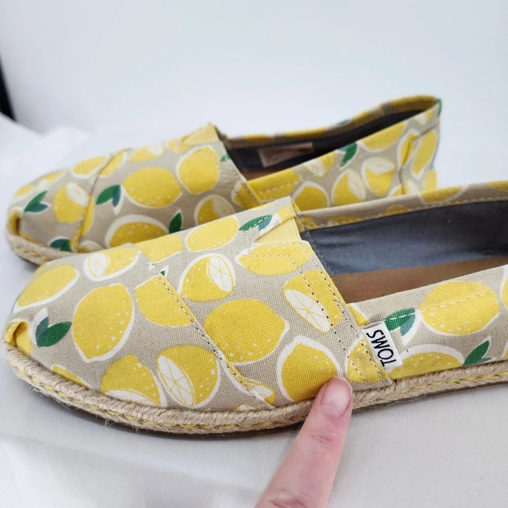 Toms Yellow Lemon AOP Slip On‎ Shoes Espadrille Flats Womens 7.5 Preppy Summer